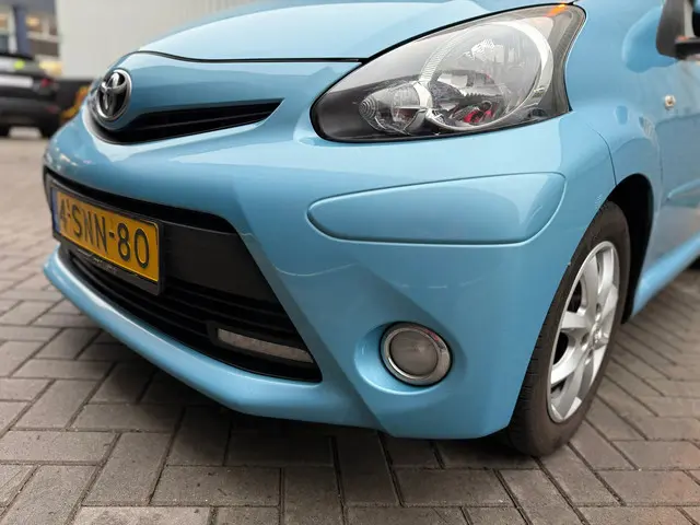Toyota Aygo 1.0 VVT-i Dynamic Blue Automaat 2013 Benzine 13