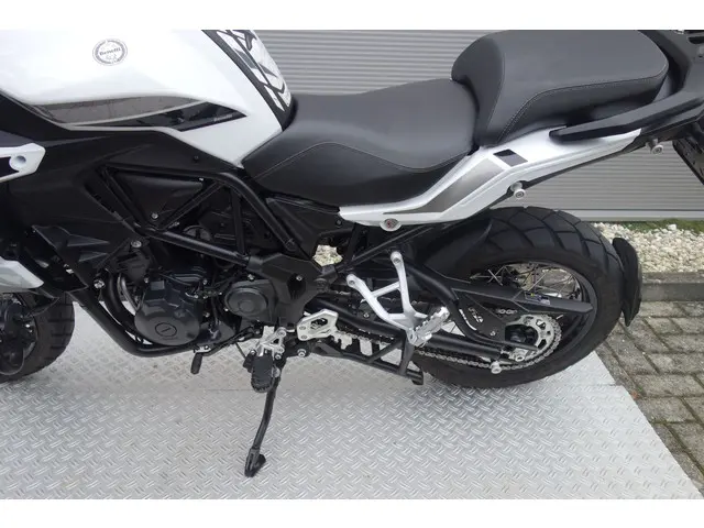 Benelli TRK 502 X 2023 Benzine 17