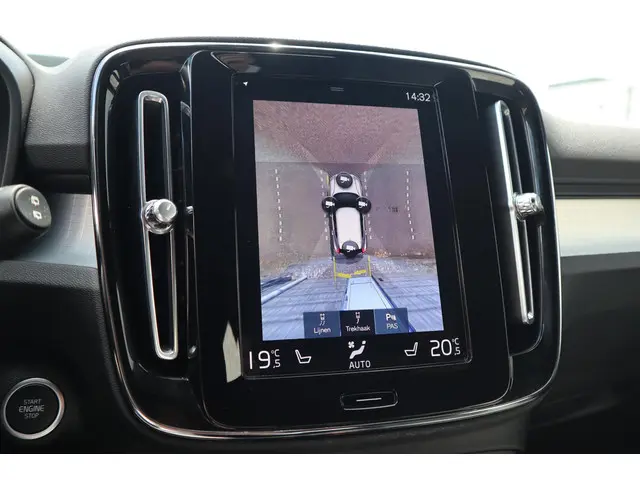 Volvo XC40 2.0 B4 Momentum Business 2022 Benzine 24