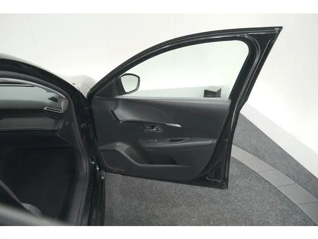 Peugeot 208 PureTech 100 Allure 2024 Benzine 61