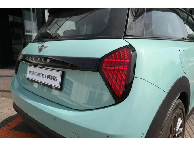 MINI 3-Deurs Cooper C 2024 Benzine 12