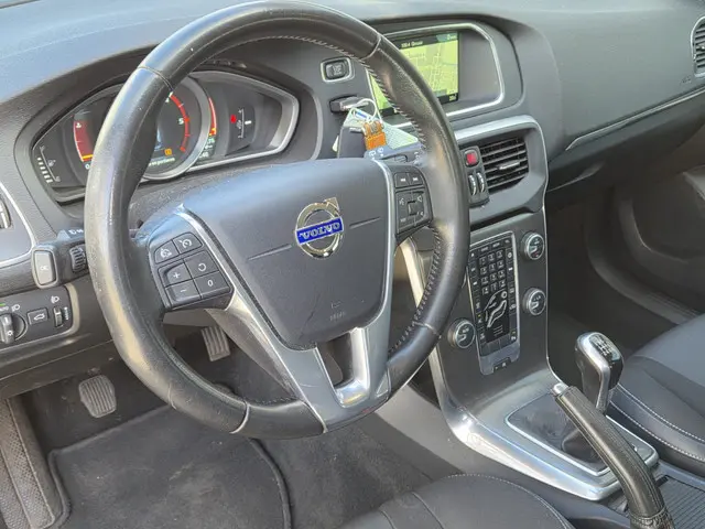 Volvo V40 2.0 D2 Momentum Business 2015 Diesel 8