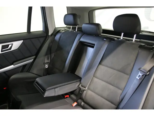 Mercedes-Benz GLK 200/ 57.000km!/ Xenon/ 2015 Benzine 9