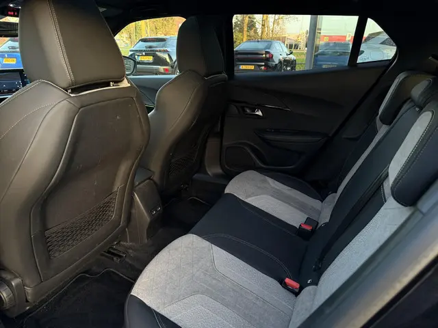 Peugeot e-2008 EV GT 50 kWh 2020 Elektrisch 15
