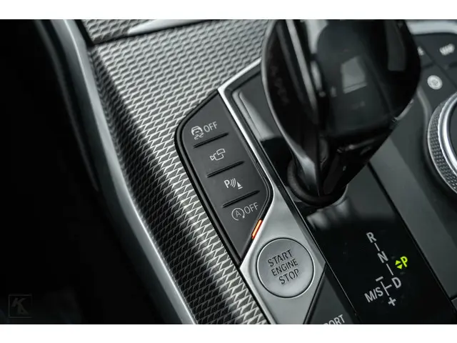 BMW 3 Serie 320i High Executive Edition 2020 Benzine 43
