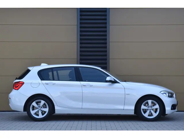BMW 1 Serie 118i Executive 2018 Benzine 6