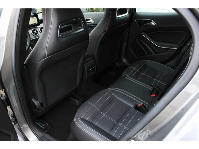 Mercedes-Benz GLA 200 2015 Benzine 12