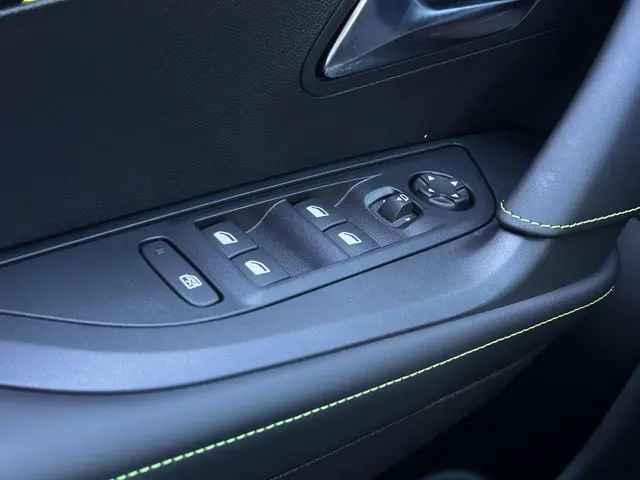 Peugeot 2008 1.2 Hybrid 145 GT 2026 Hybride Benzine 26