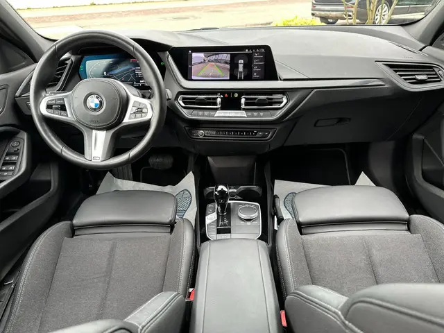 BMW 1 Serie 118i Executive Edition 2020 Benzine 4