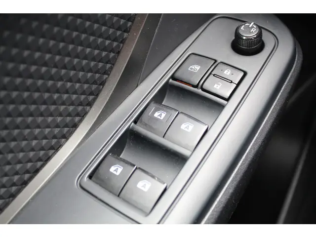 Toyota C-HR 1.8 Hybrid Active 2018 Hybride Benzine 23