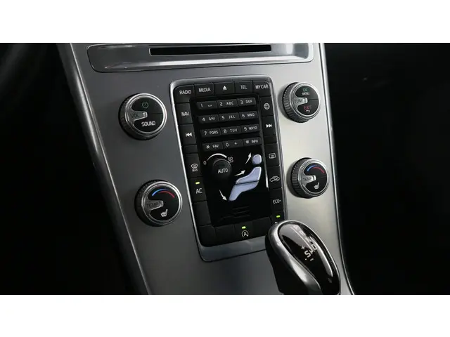 Volvo XC60 2.0 T5 FWD Nordic+ 2016 Benzine 32