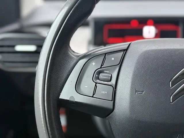 Citroën C4 Cactus 1.2 PureTech Business 2015 Benzine 23