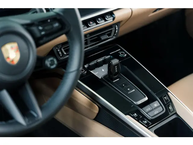 Porsche 911 3.8 Turbo S 2023 Benzine 36