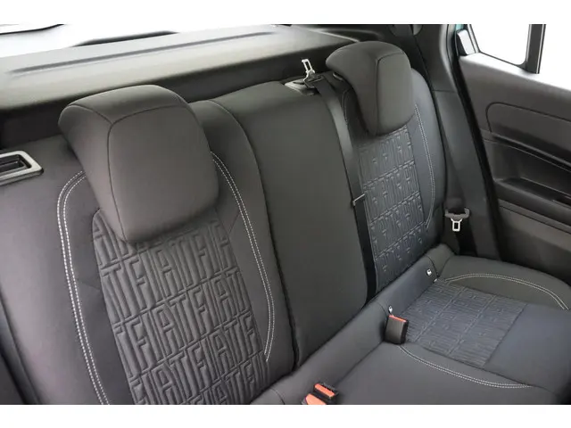 Fiat 600 1.2 Hybrid Urban 2025 Hybride Benzine 15