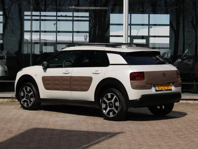 Citroën C4 Cactus 1.2 VTi Shine 2015 Benzine 2