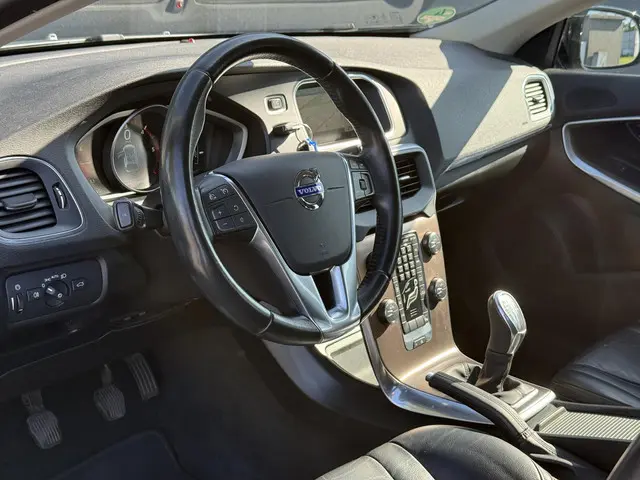 Volvo V40 Cross Country 1.6 D2 Summum 2013 Diesel 19