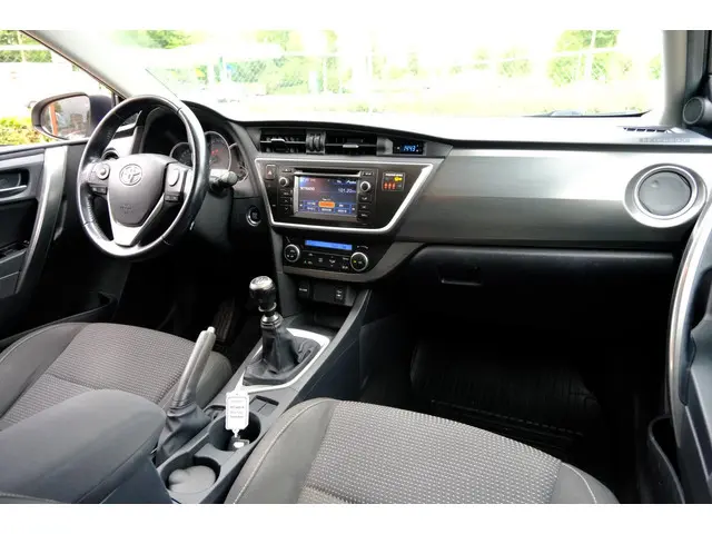 Toyota Auris 1.6 Aspiration Clima|Cam|LMV 2013 Benzine 5