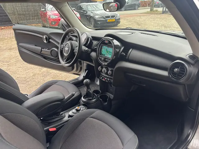 MINI One Mini 1.5 Pepper Navi 2018 Benzine 7