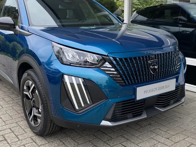 Peugeot 2008 1.2 Hybrid 145 Allure 2025 Hybride Benzine 3