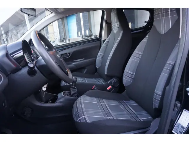 Peugeot 108 1.0 e-VTi Active * Airco * 5Drs * 2016 Benzine 7