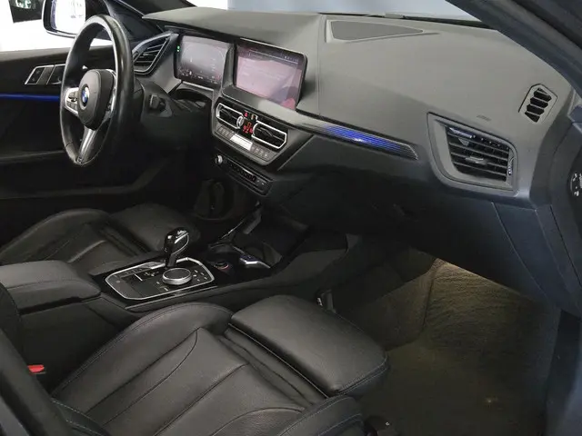 BMW 1 Serie 118i High Executive Edition 2019 Benzine 5