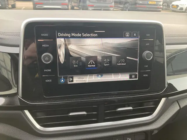 Volkswagen T-Roc 1.5TSI/150PK R-Line DSG 2022 Benzine 6