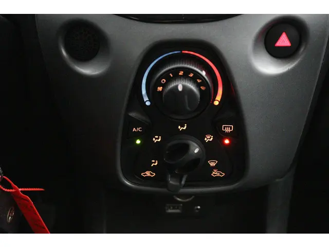 Toyota Aygo 1.0 VVT-i x-play 2022 Benzine 7