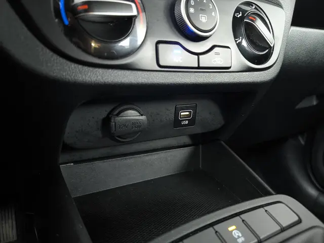 Hyundai i10 1.0 Comfort 2023 Benzine 31