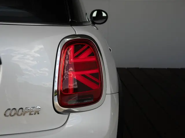 MINI 3-Deurs Cooper Aut. 2023 Benzine 17