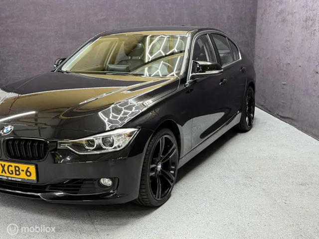 BMW 3 Serie 320i Upgrade Edition 2012 Benzine 4