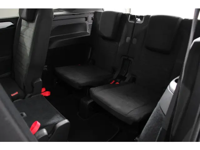 Volkswagen Touran 1.5 TSI DSG Highline 7p 2021 Benzine 13