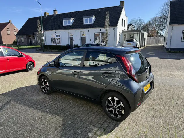 Toyota Aygo 1.0 VVT-i x-play 2020 Benzine 4