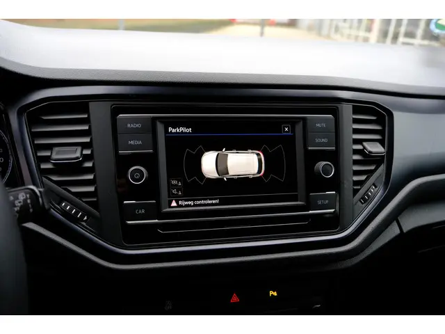 Volkswagen T-Roc 1.0 TSI Airco|LMV|PDC 2018 Benzine 16