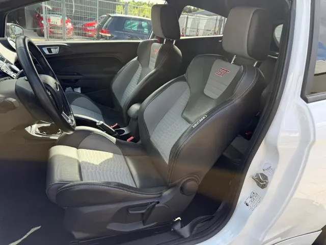 Ford Fiesta 1.6 ST1 Cruise / Stoelverwarming 2014 Benzine 17