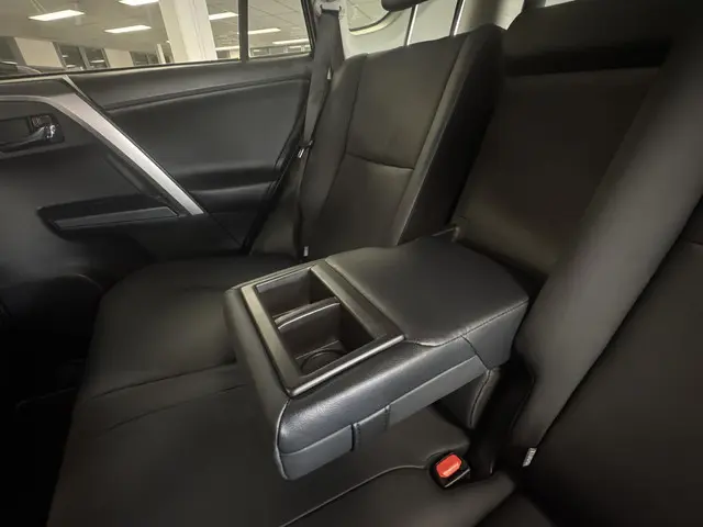 Toyota RAV4 2.5 Hybrid Energy Plus 2019 Hybride Benzine 37