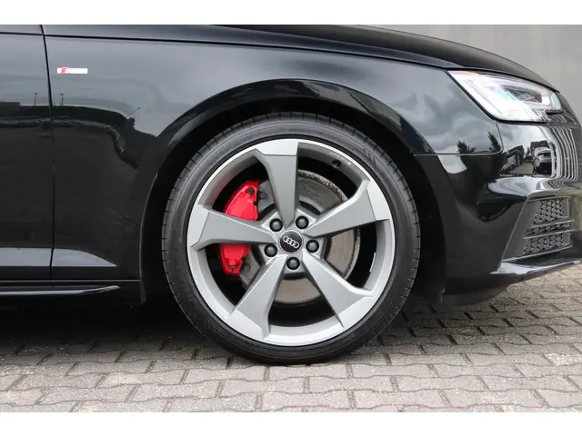 Audi A4 Avant 2.0 TFSI Quattro Sport S line 2018 Benzine 8
