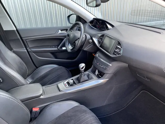 Peugeot 308 SW 1.2 e-THP Première 2014 Benzine 16