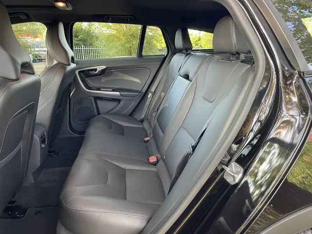 Volvo V60 Cross Country 2.0 T5 Polar+ 2019 Benzine 10