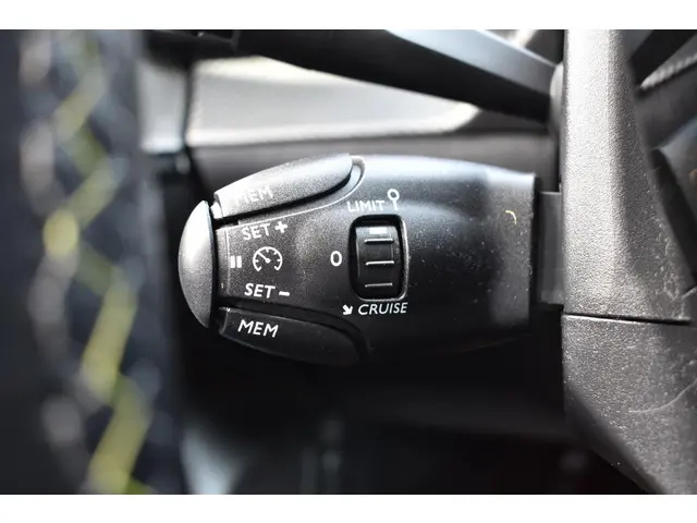 Peugeot 208 1.2 PureTech GT-Line 2020 Benzine 36