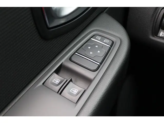 Renault Clio Estate 0.9 TCe Limited 2017 Benzine 28