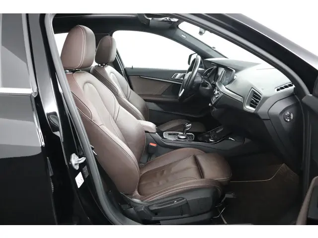 BMW 1 Serie 118i High Executive 2021 Benzine 17