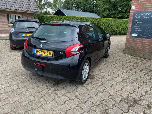 Peugeot 208 1.2 VTi Allure 2014 Benzine 9