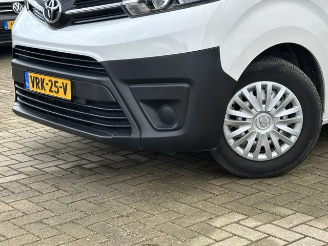 Toyota ProAce Worker 2.0 D-4D 145PK 2022 Diesel 2
