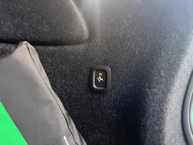 Volvo XC40 2.0 B4 Plus Dark 2025 Benzine 25