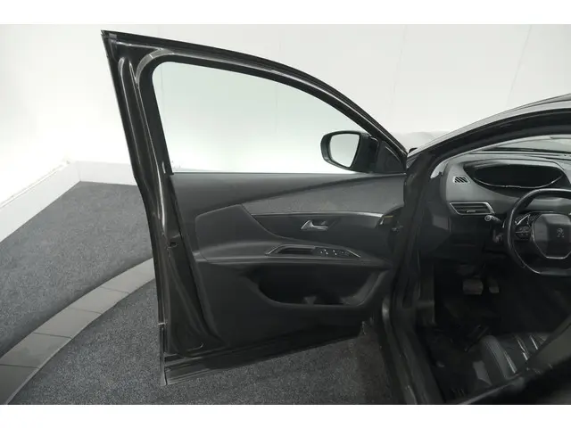 Peugeot 3008 PureTech 130 EAT6 Allure 2017 Benzine 68