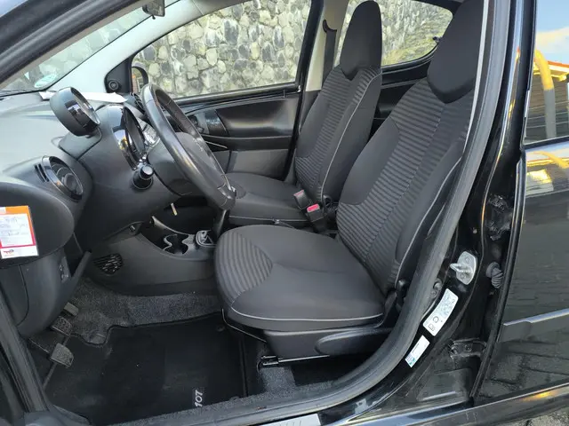 Peugeot 107 1.0 Envy 2013 Benzine 10