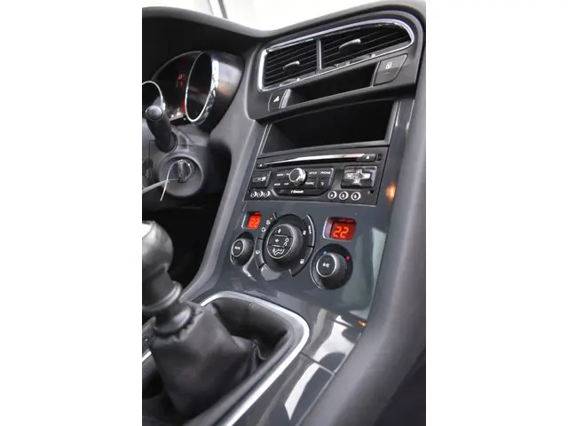 Peugeot 5008 1.6 THP Style 5p. 2013 Benzine 16
