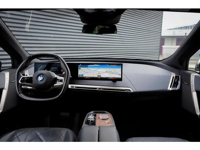 BMW iX xDrive40 Excellence 77 kWh 2022 Elektrisch 6