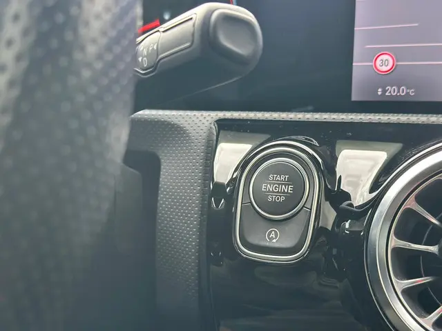 Mercedes-Benz CLA 250 4MATIC Premium Plus 2022 Benzine 40