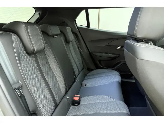 Peugeot 2008 1.2 Hybrid 145 Allure 2024 Hybride Benzine 14